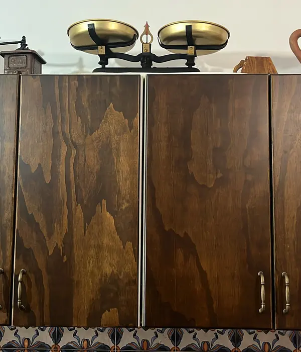 Mueble de madera restaurado.