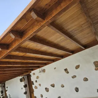 Ventanal exterior de madera aislante